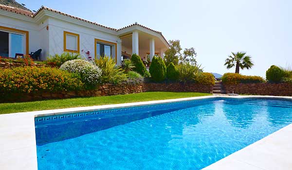 Important Factors To Consider Before Building A Swimming Pool